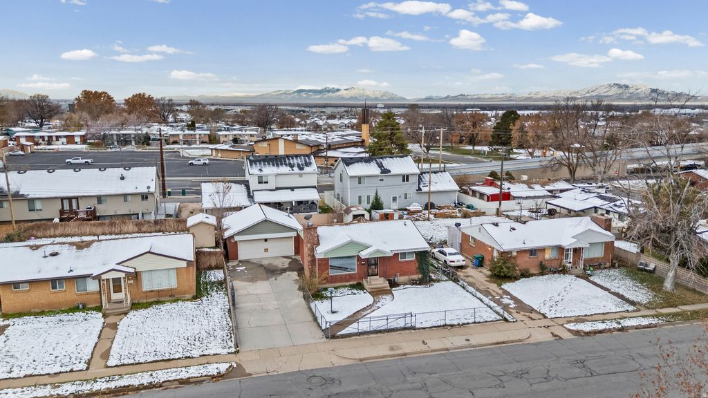 Photo of 171 W 350 N, Clearfield, UT 84015 (MLS # 2125574)