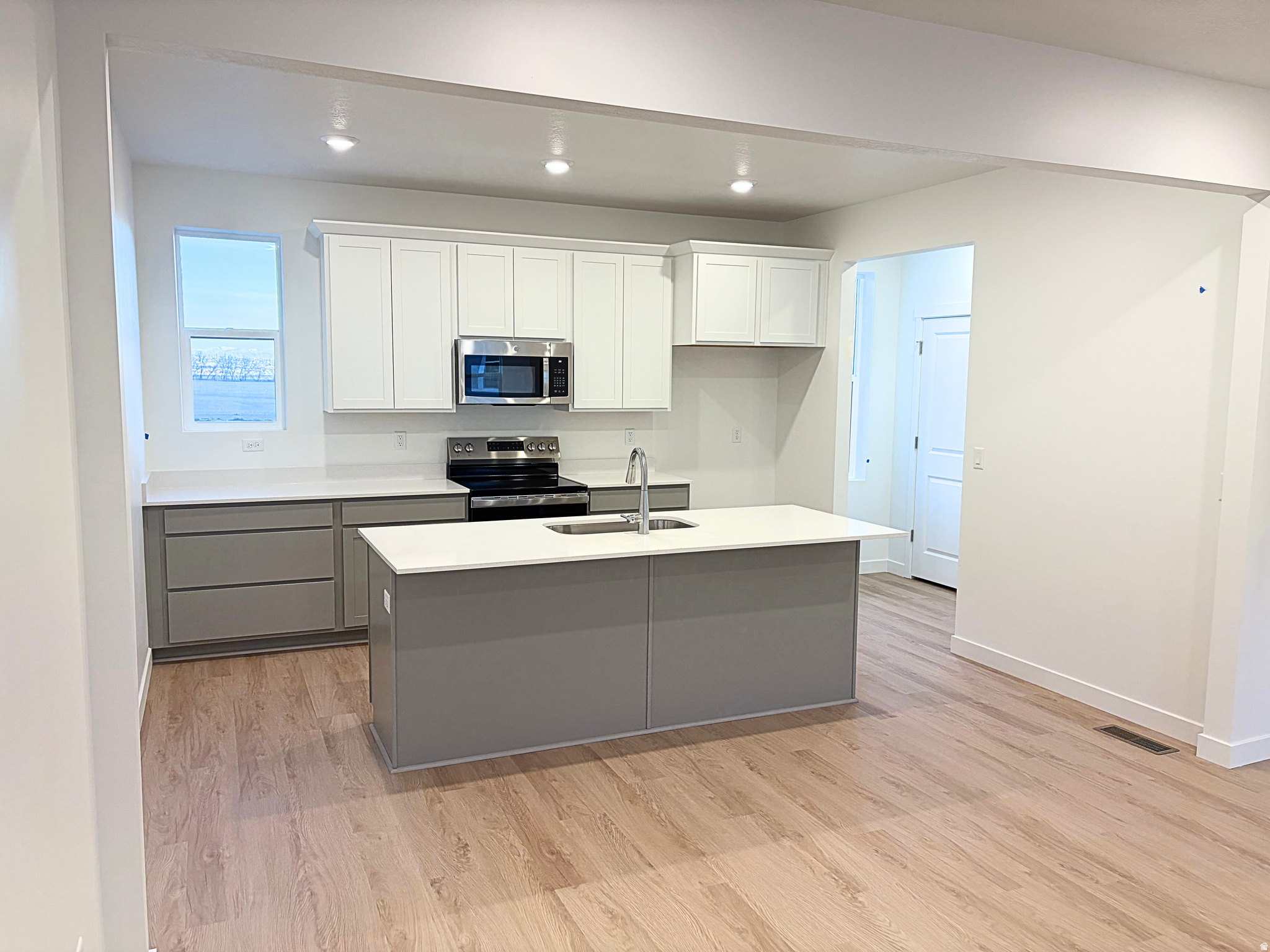 BEACON POINTE - Residential