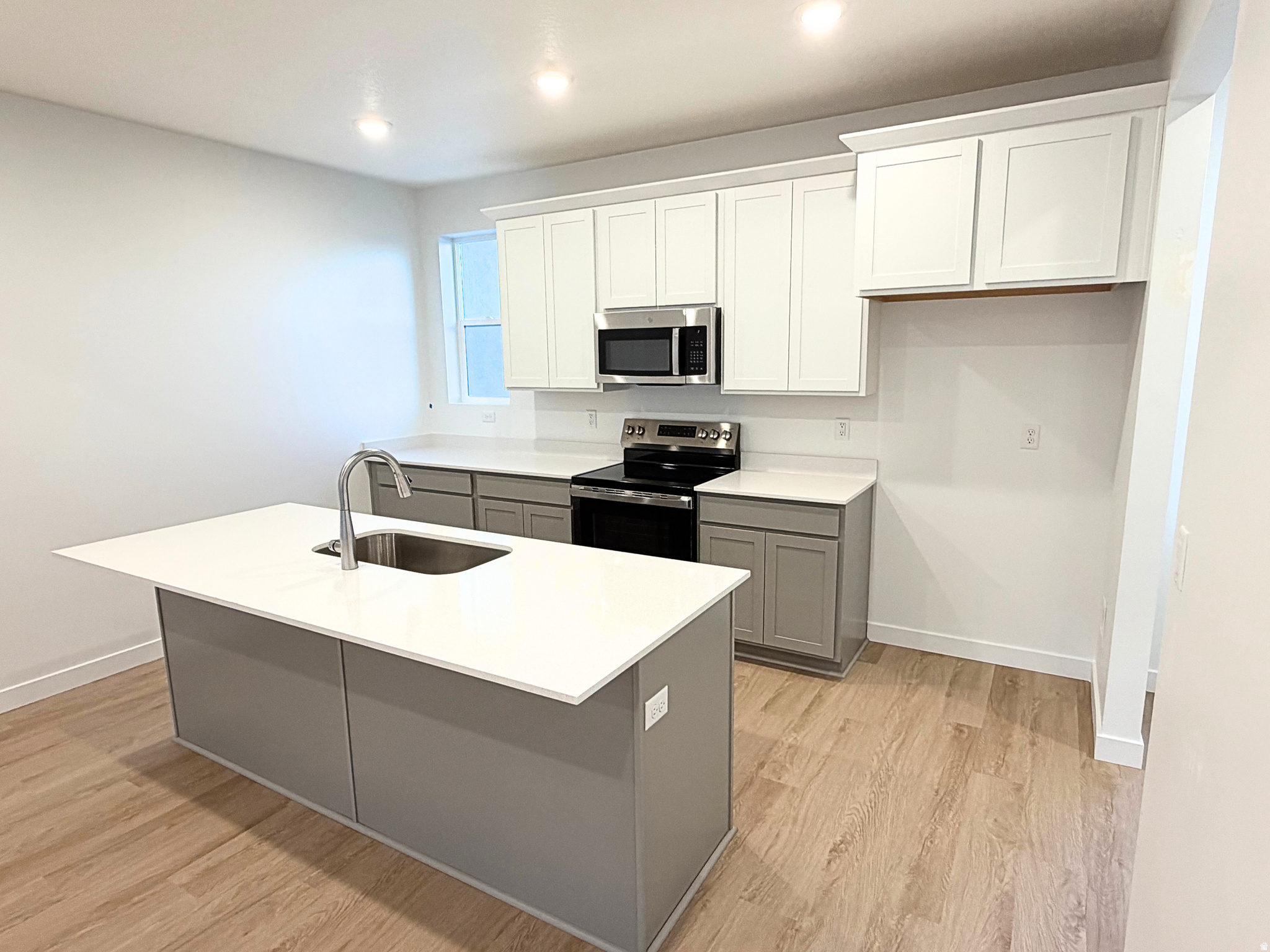 BEACON POINTE - Residential