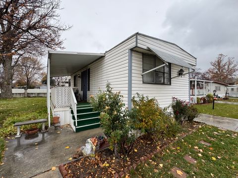 Photo of 797 MONTE AZUL ST, Taylorsville, UT 84123 (MLS # 2123271)