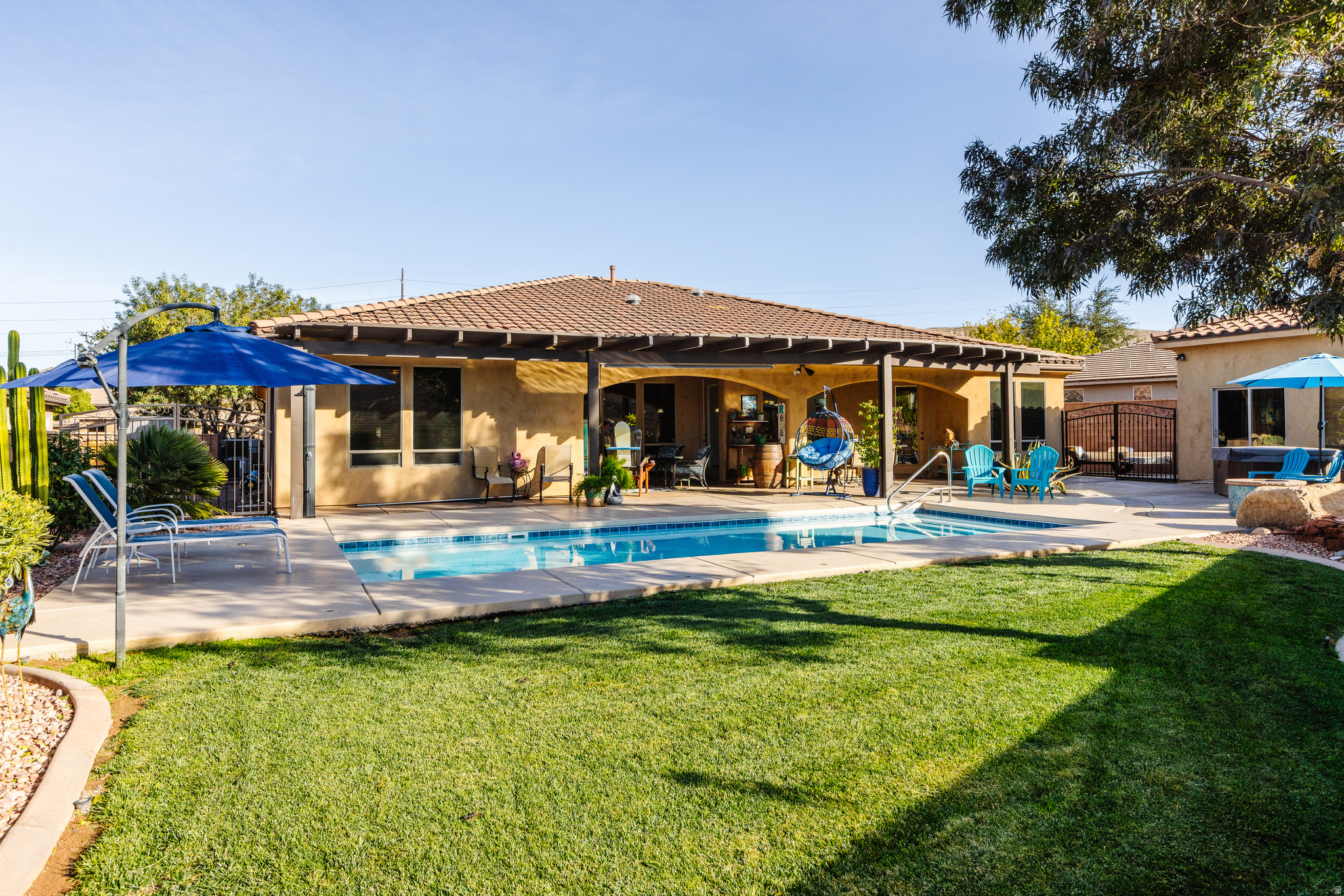 DESERT FIELDS - Residential