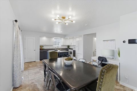 Tiny photo for 427 W CINNAMON CIR, Saratoga Springs, UT 84045 (MLS # 2134615)