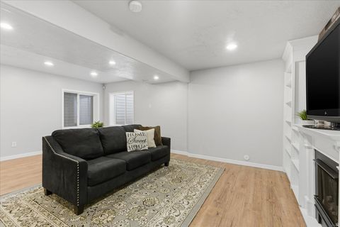 Tiny photo for 427 W CINNAMON CIR, Saratoga Springs, UT 84045 (MLS # 2134615)