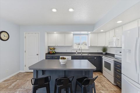 Tiny photo for 427 W CINNAMON CIR, Saratoga Springs, UT 84045 (MLS # 2134615)
