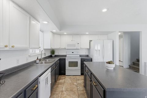 Tiny photo for 427 W CINNAMON CIR, Saratoga Springs, UT 84045 (MLS # 2134615)