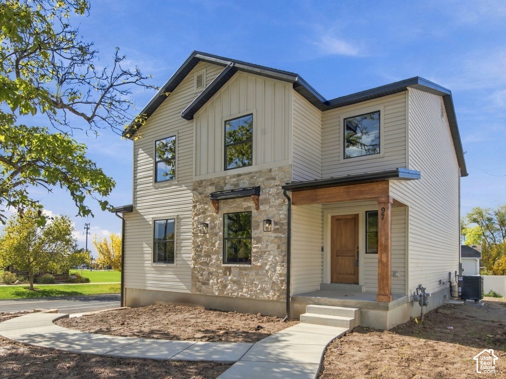 Photo of 97 E CRESTWOOD Rd, Kaysville, UT 84037 (MLS # 2193582)