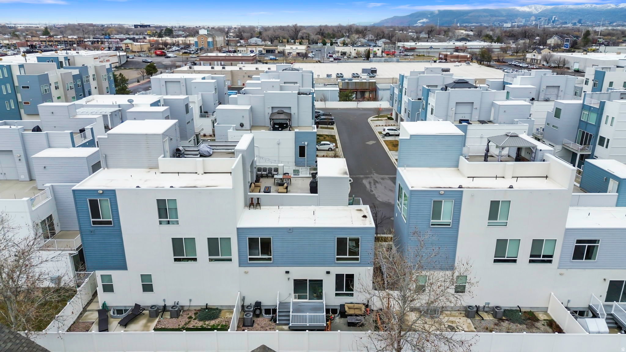 LOFTS ON REDWOOD - Residential
