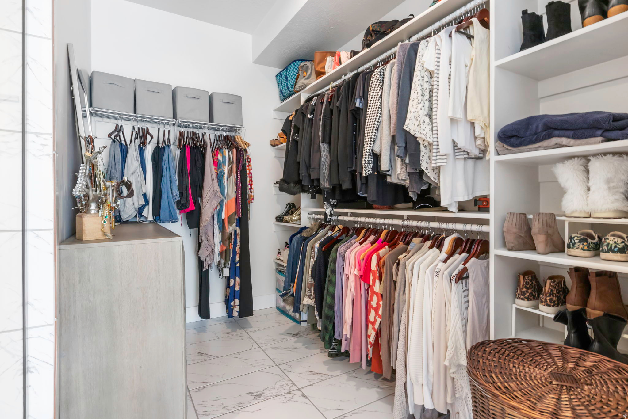 LOFTS ON REDWOOD - Residential