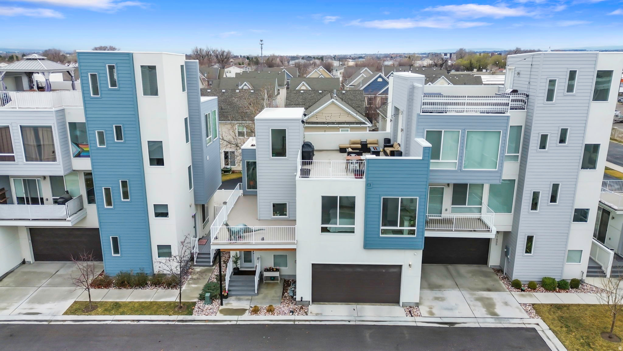 LOFTS ON REDWOOD - Residential
