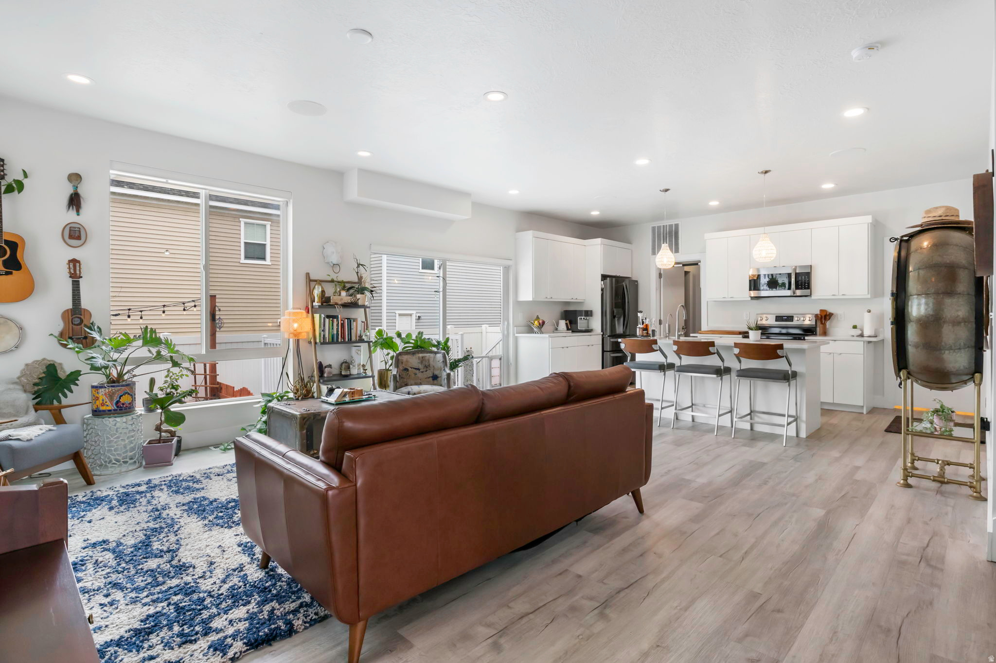 LOFTS ON REDWOOD - Residential