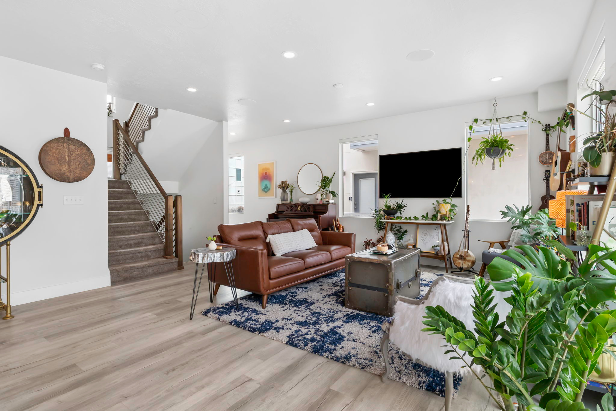 LOFTS ON REDWOOD - Residential