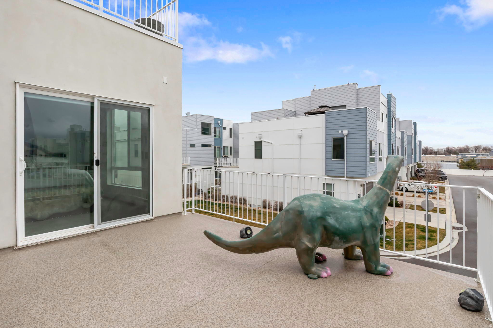 LOFTS ON REDWOOD - Residential