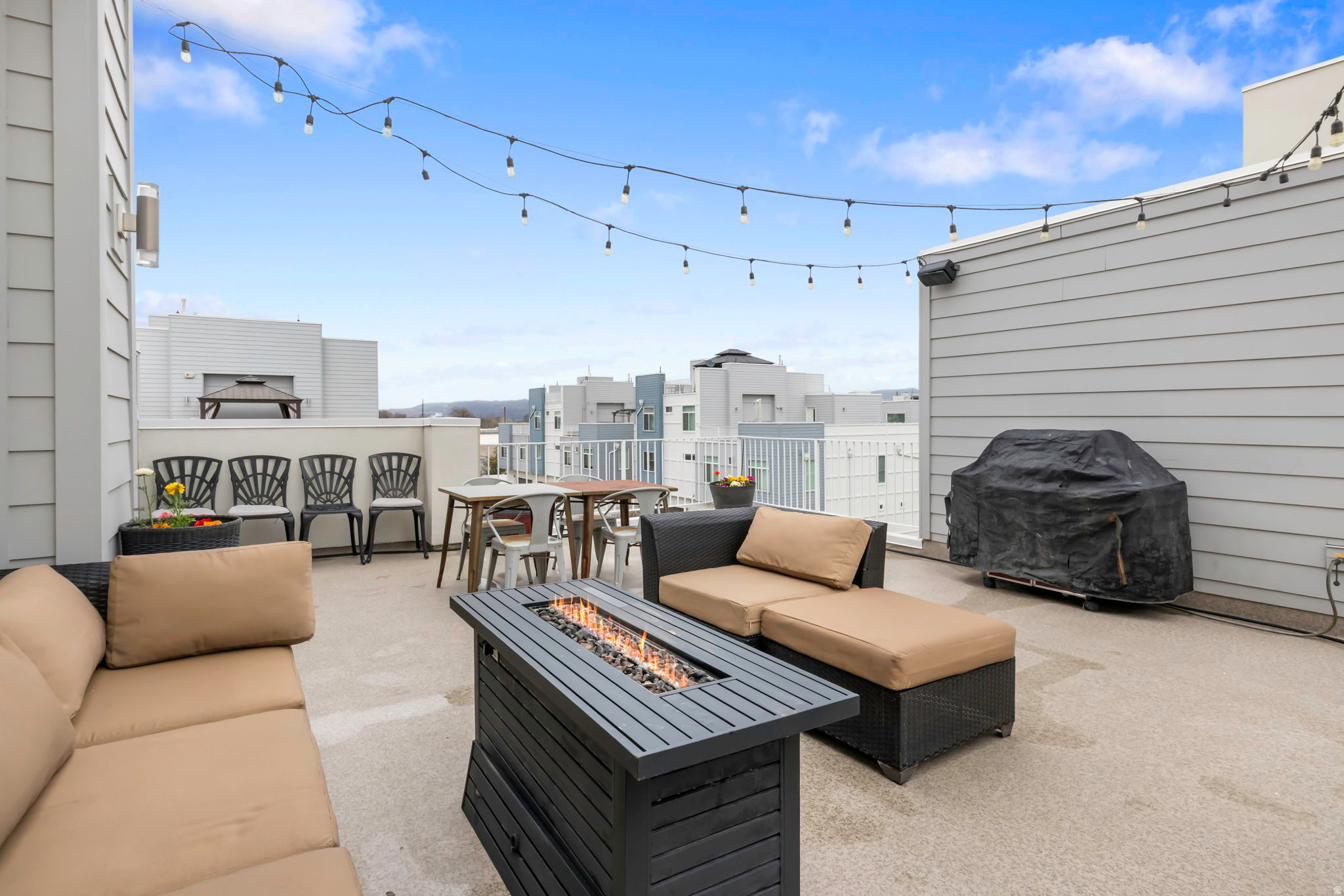 LOFTS ON REDWOOD - Residential