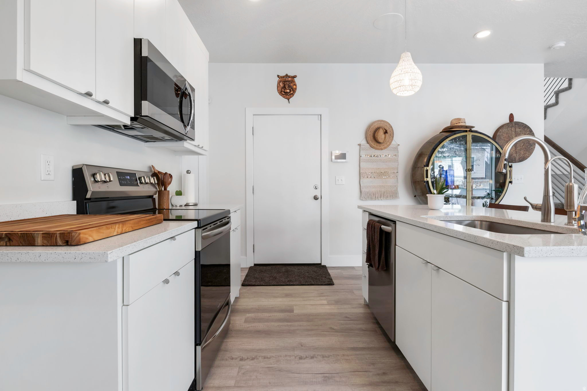 LOFTS ON REDWOOD - Residential