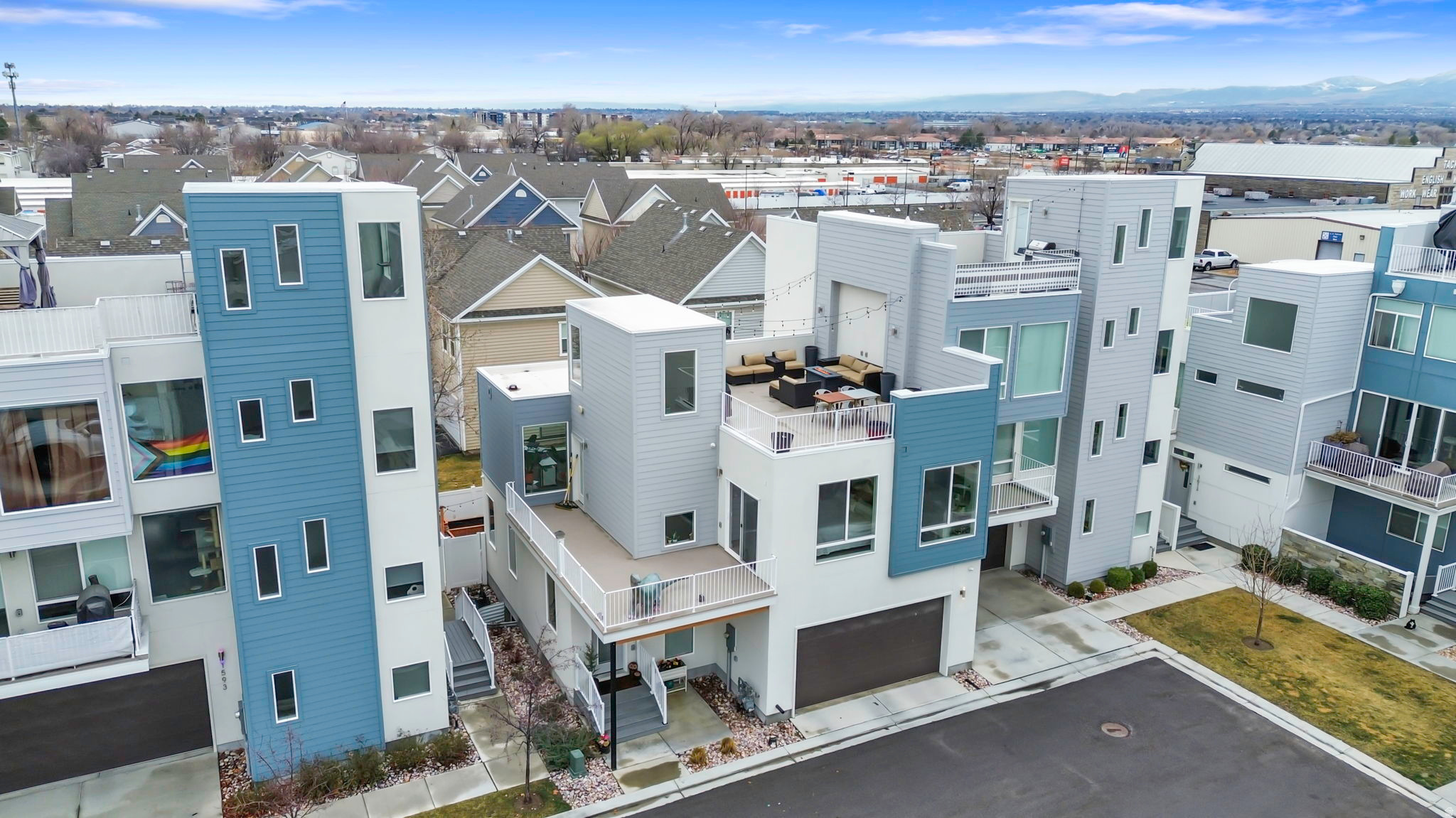 LOFTS ON REDWOOD - Residential