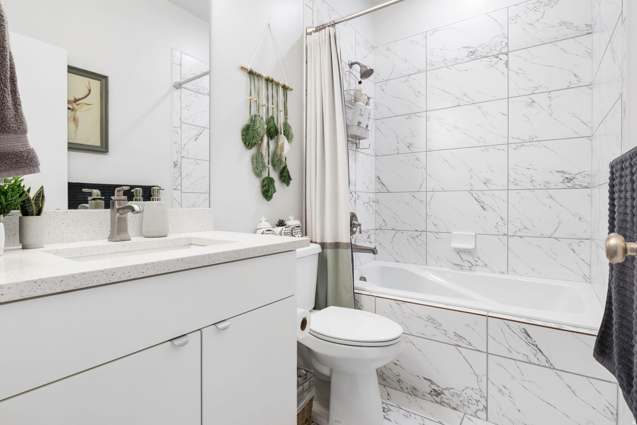 LOFTS ON REDWOOD - Residential