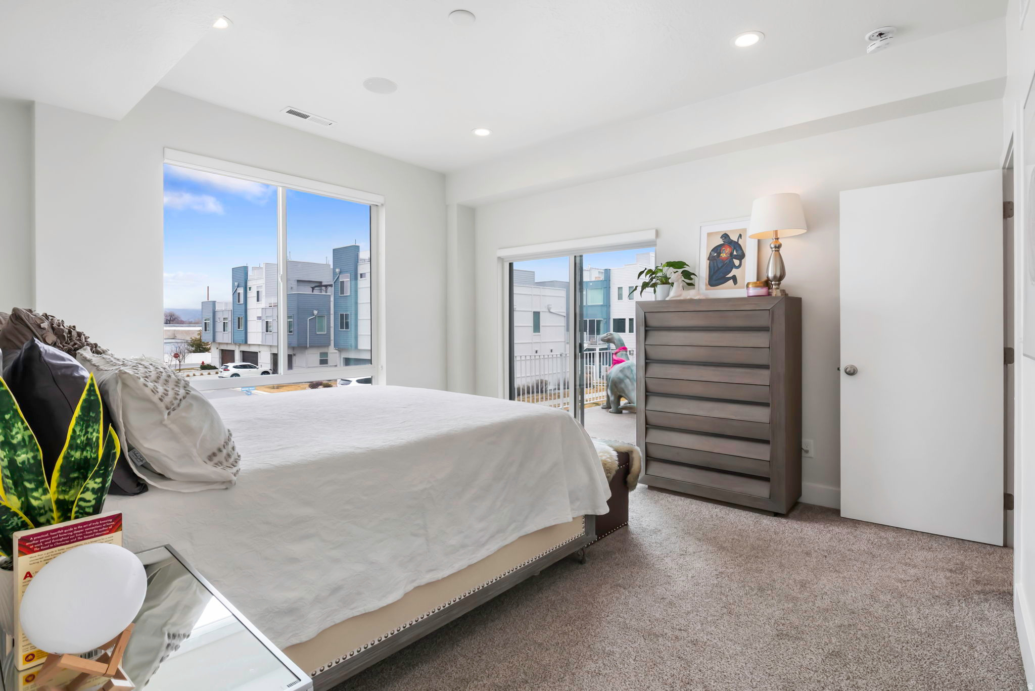 LOFTS ON REDWOOD - Residential