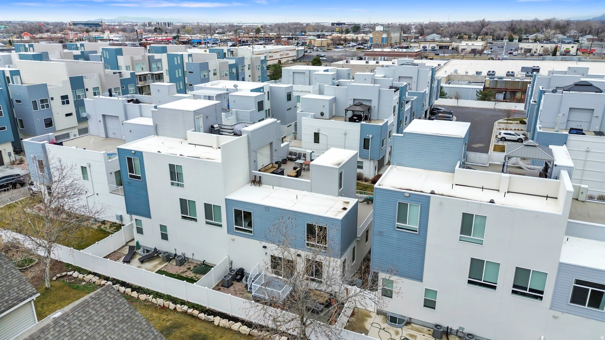 LOFTS ON REDWOOD - Residential