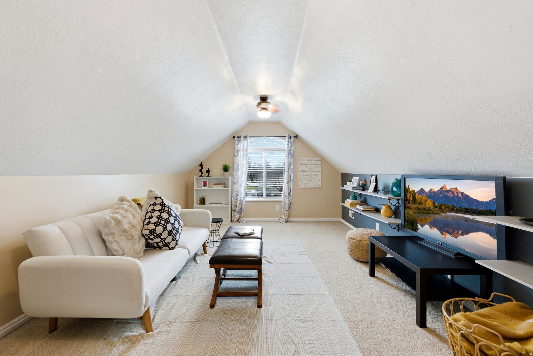 STONE HOLLOW ESTATES - Residential