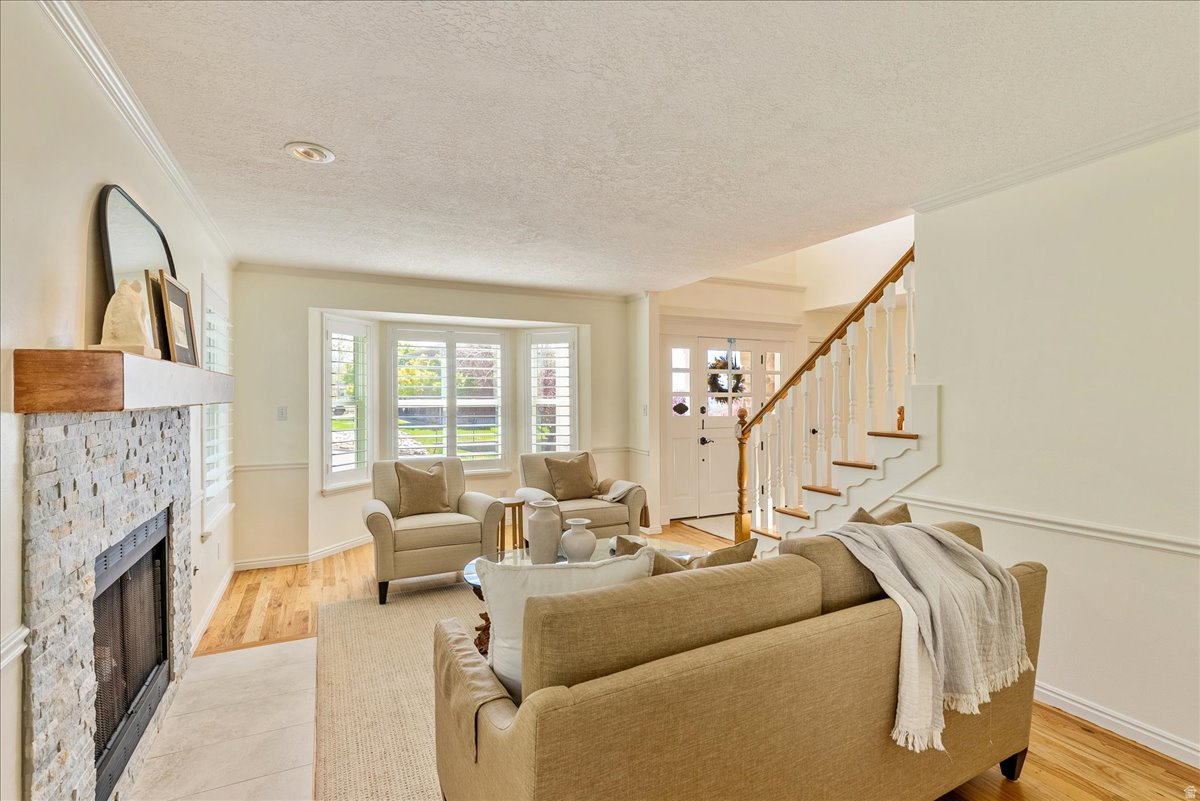 OAK HILLS - Residential