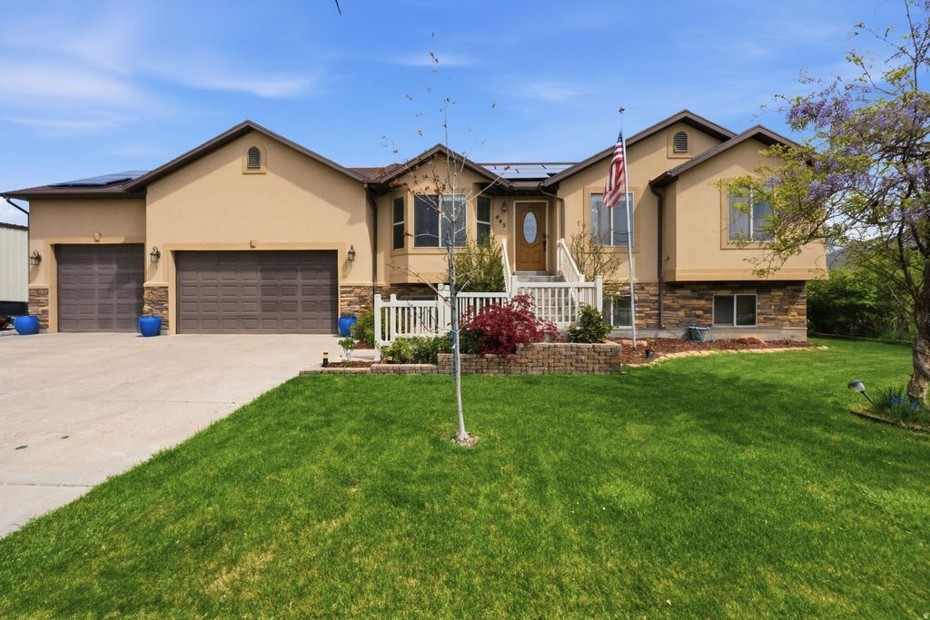 Photo of 445 S SUNSET DR W, Kaysville, UT 84037 (MLS # 2147974)