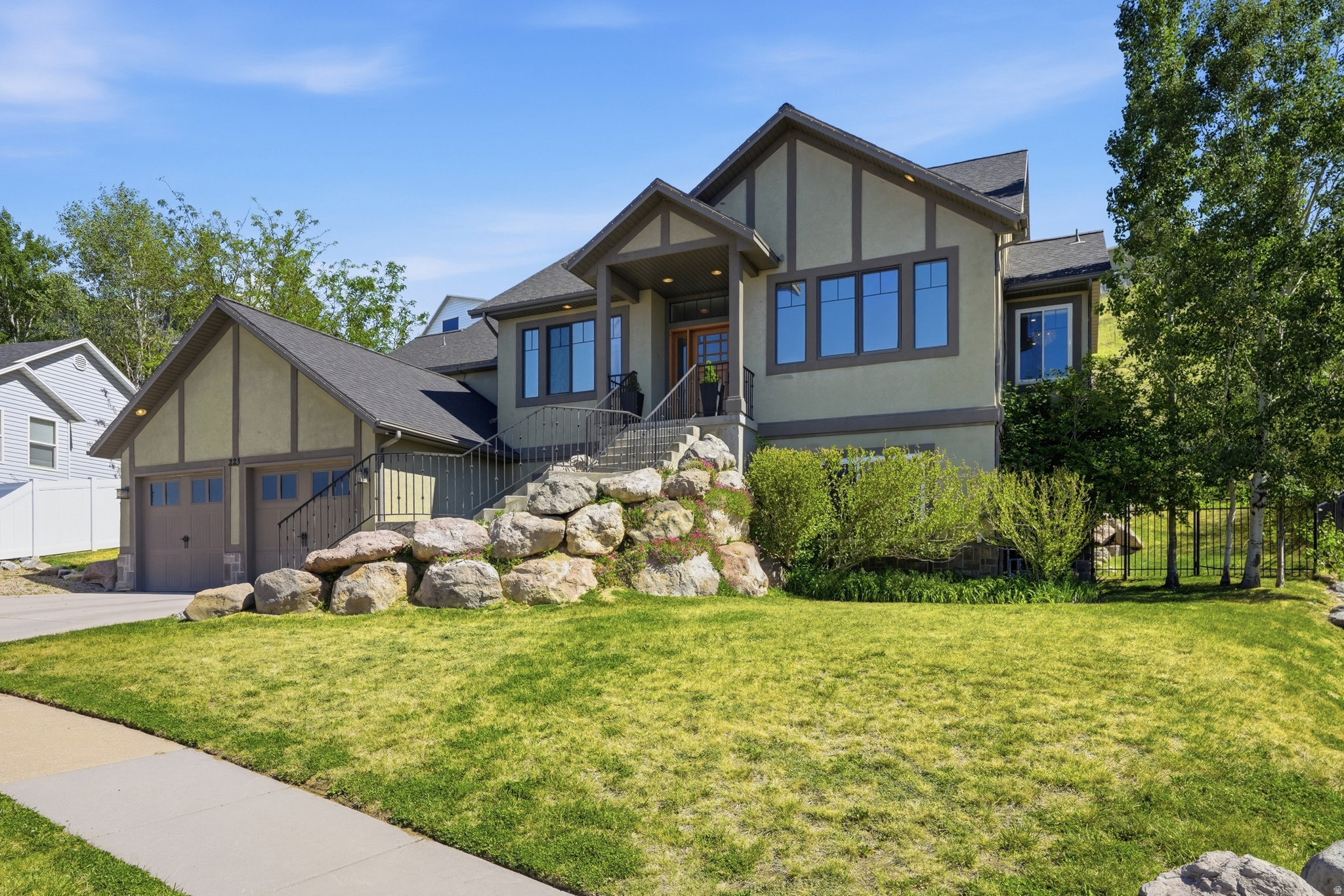 ROLLING HILLS ESTATE - Residential
