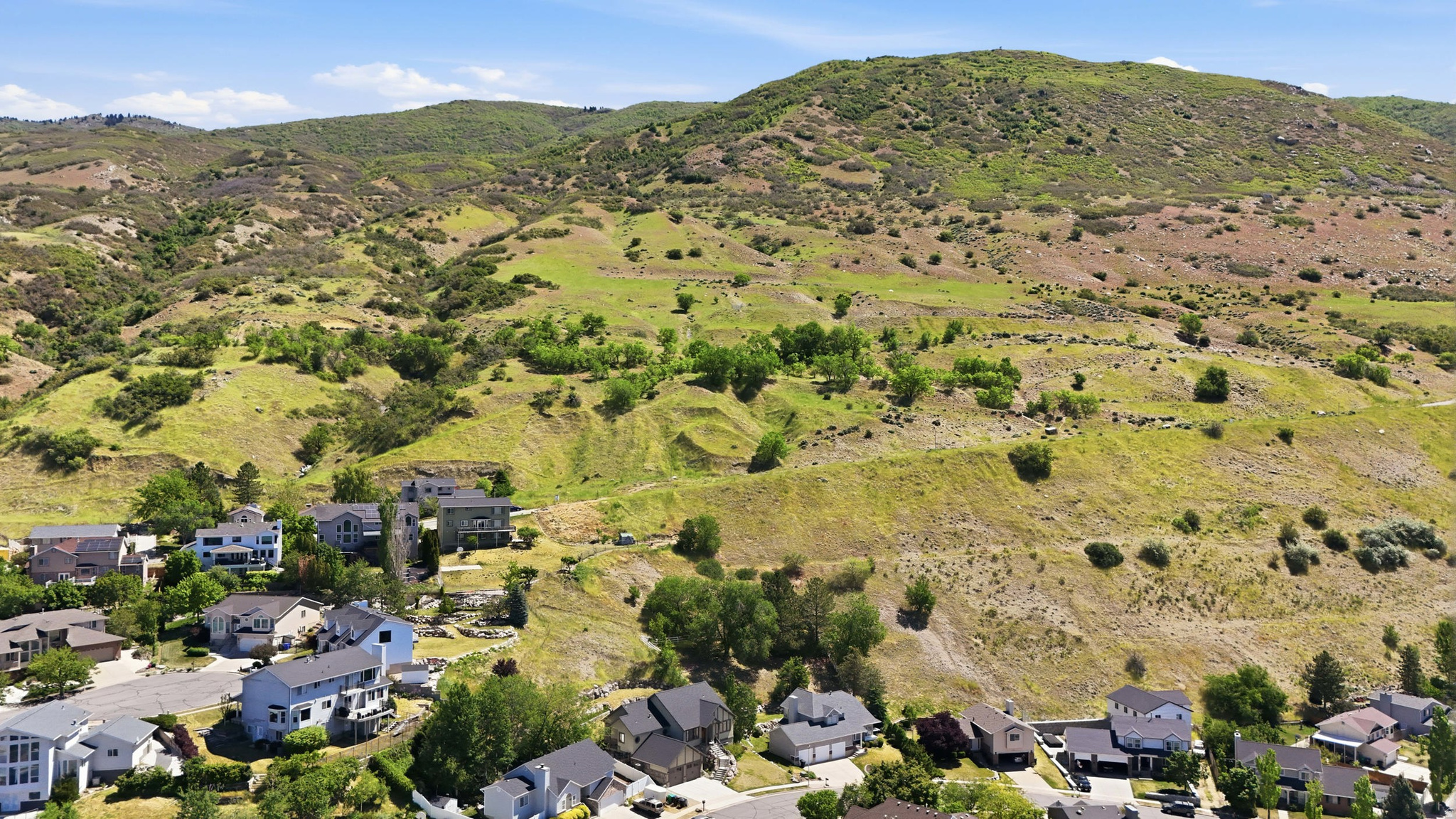 ROLLING HILLS ESTATE - Residential