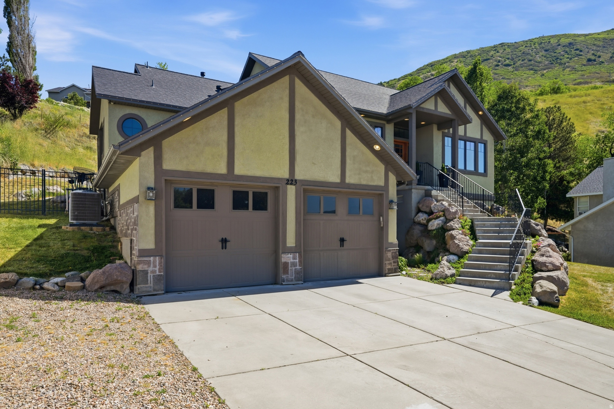 ROLLING HILLS ESTATE - Residential