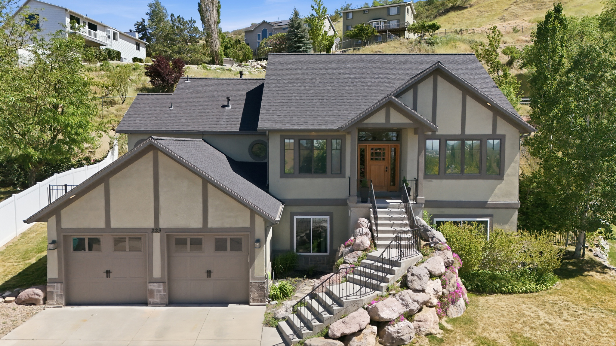 ROLLING HILLS ESTATE - Residential