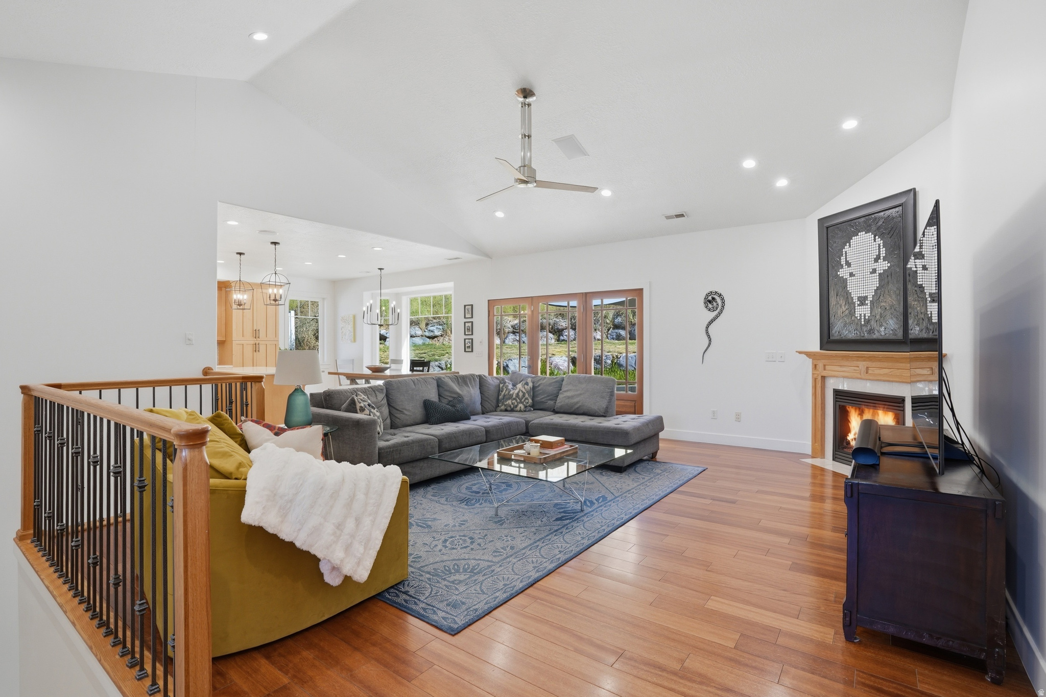 ROLLING HILLS ESTATE - Residential