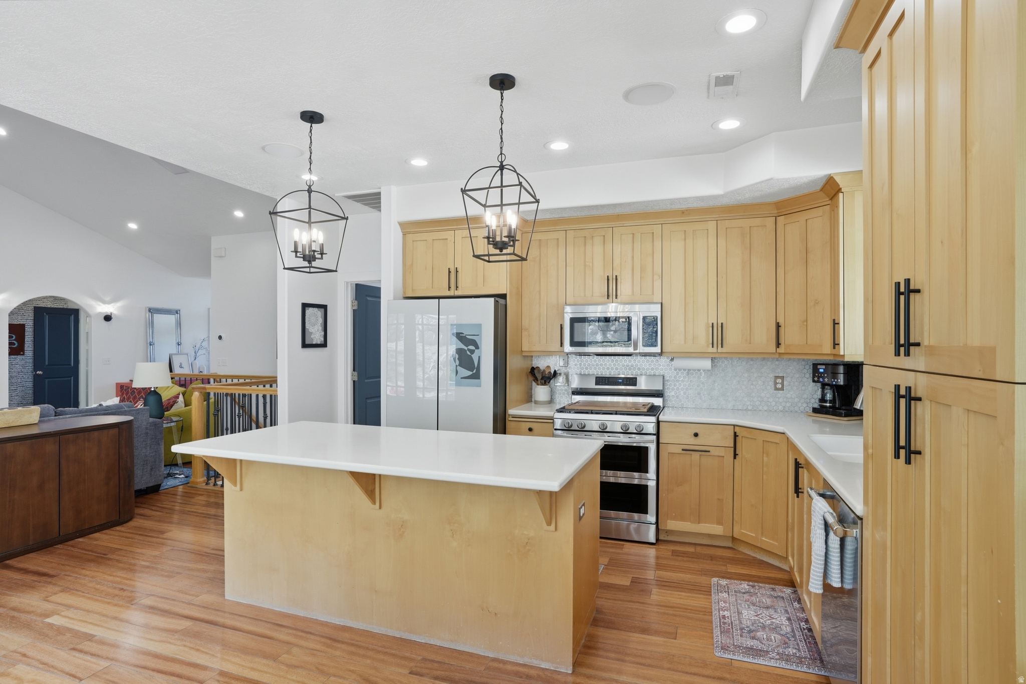 ROLLING HILLS ESTATE - Residential