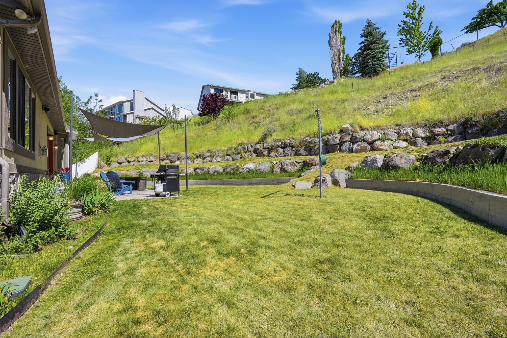 ROLLING HILLS ESTATE - Residential