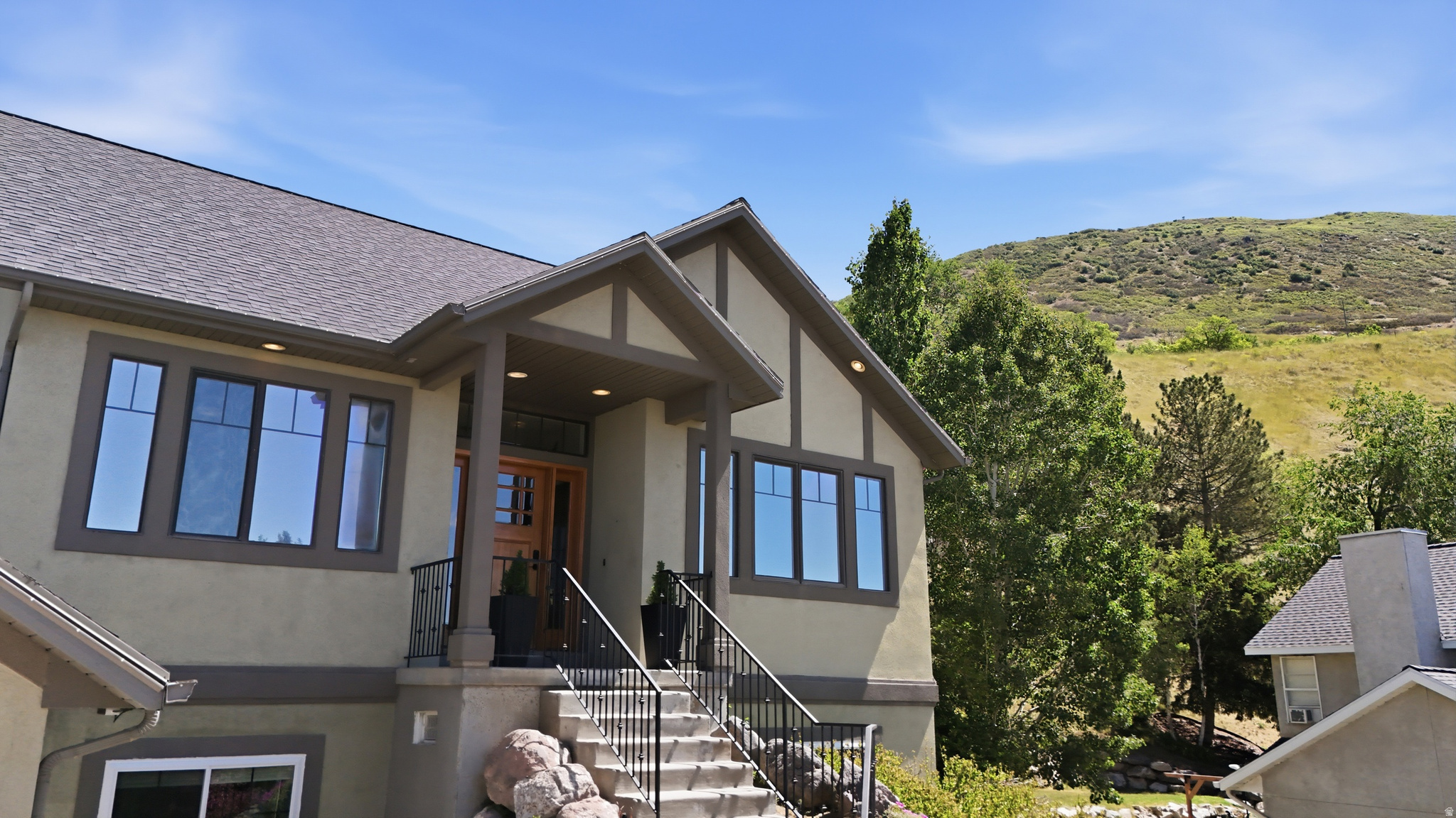 ROLLING HILLS ESTATE - Residential