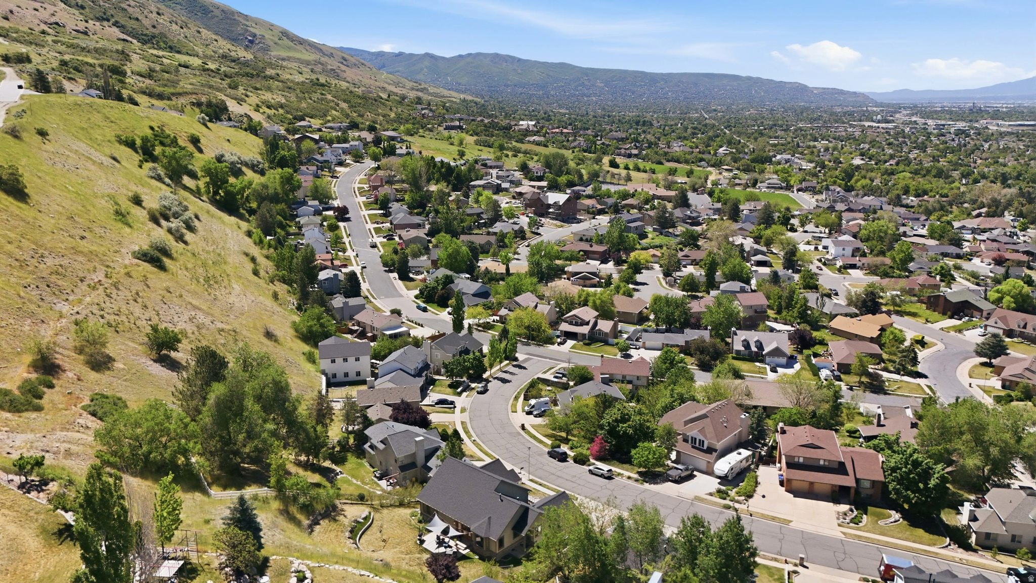 ROLLING HILLS ESTATE - Residential