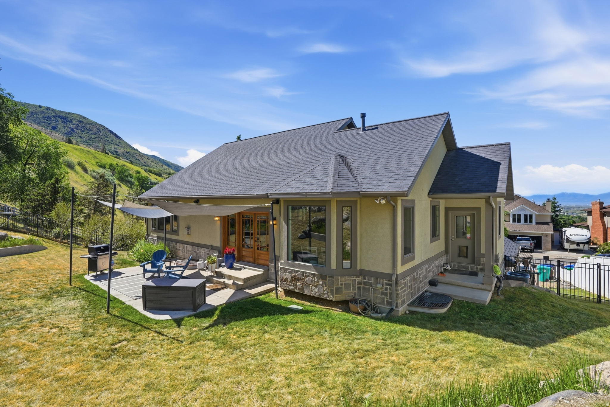 ROLLING HILLS ESTATE - Residential