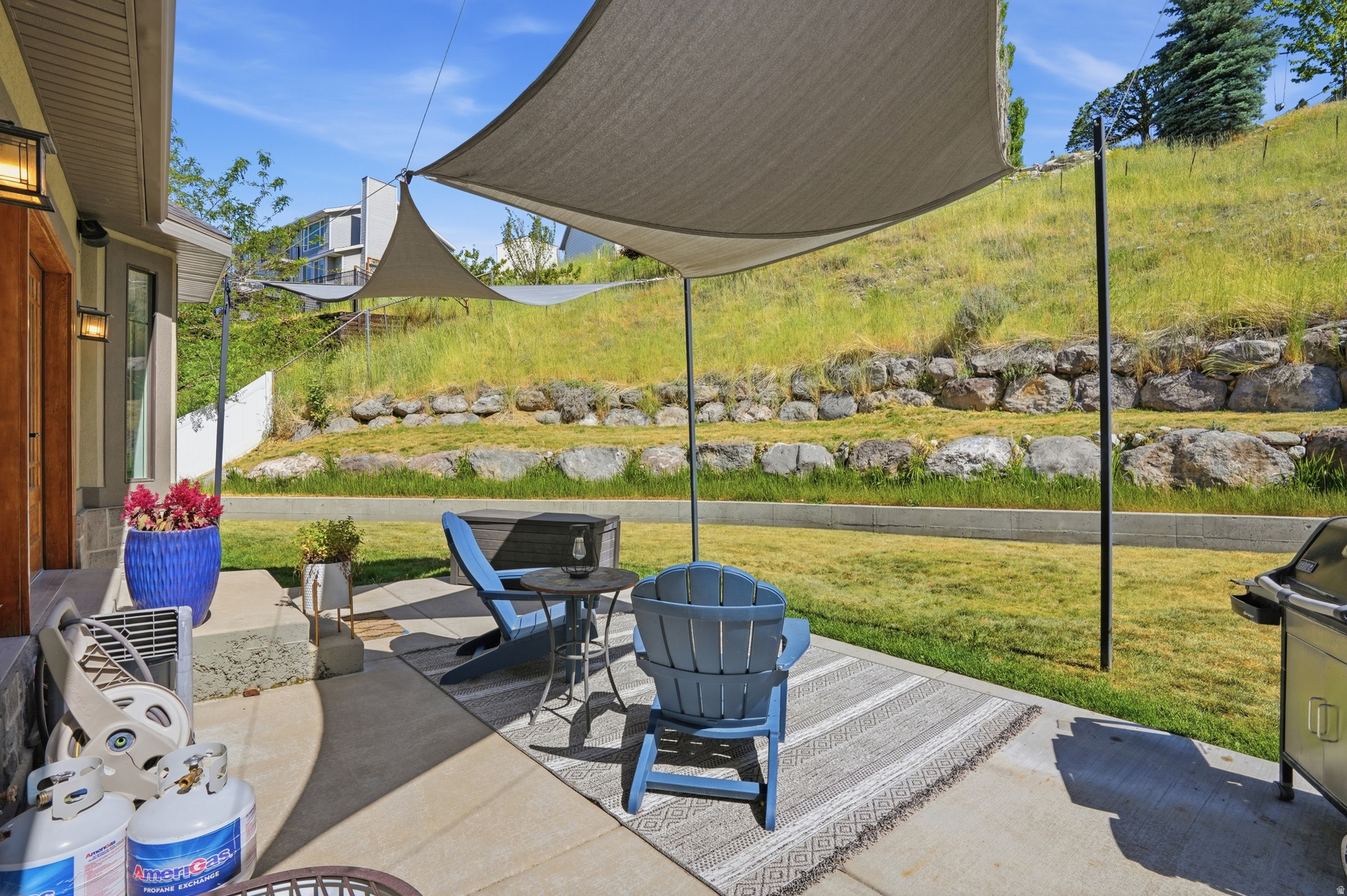 ROLLING HILLS ESTATE - Residential