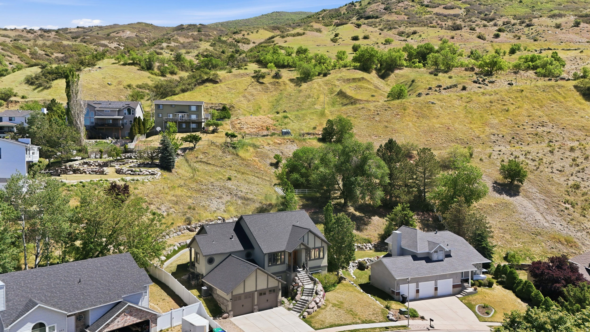ROLLING HILLS ESTATE - Residential