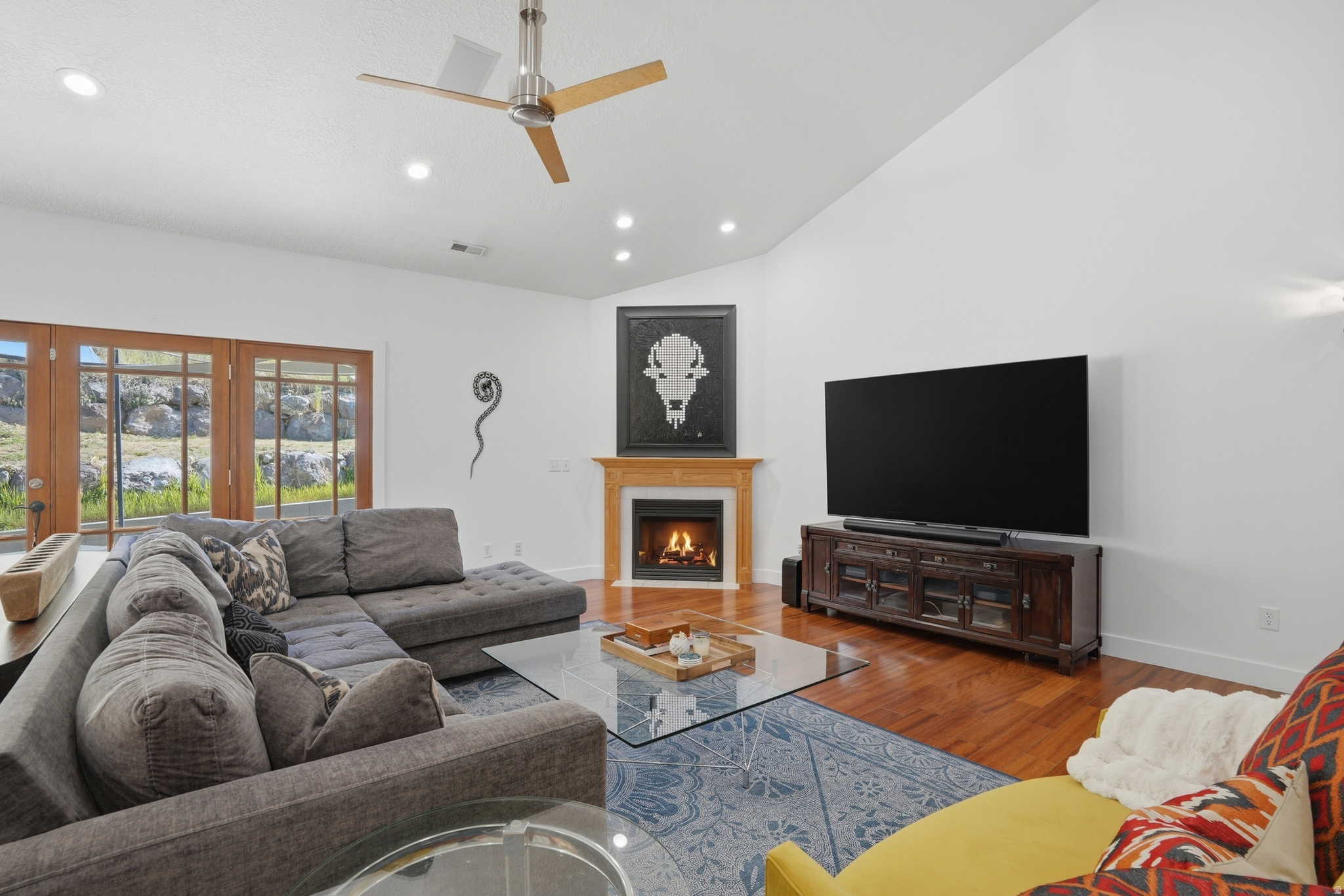 ROLLING HILLS ESTATE - Residential