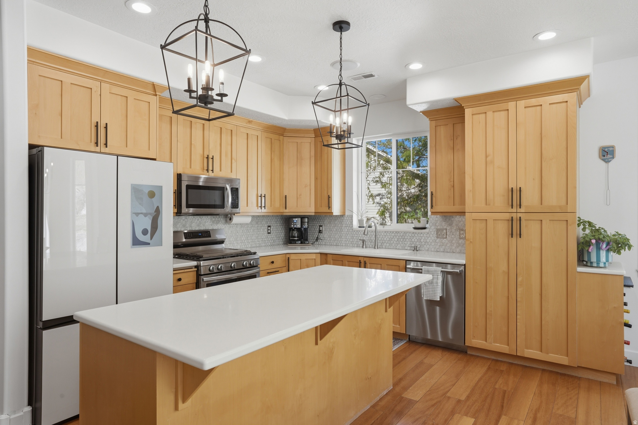 ROLLING HILLS ESTATE - Residential