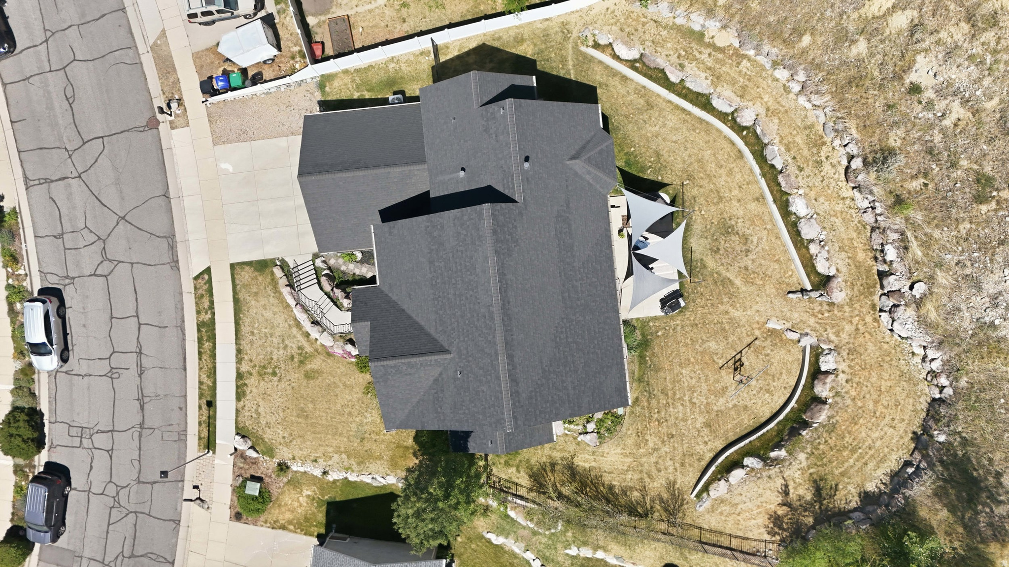 ROLLING HILLS ESTATE - Residential