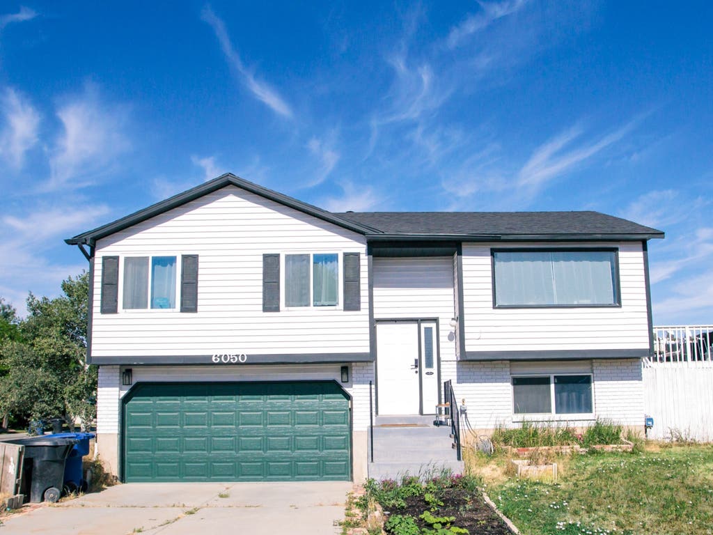 Photo of 6050 S PRAIRIE VIEW DR, Taylorsville, UT 84129 (MLS # 2170315)