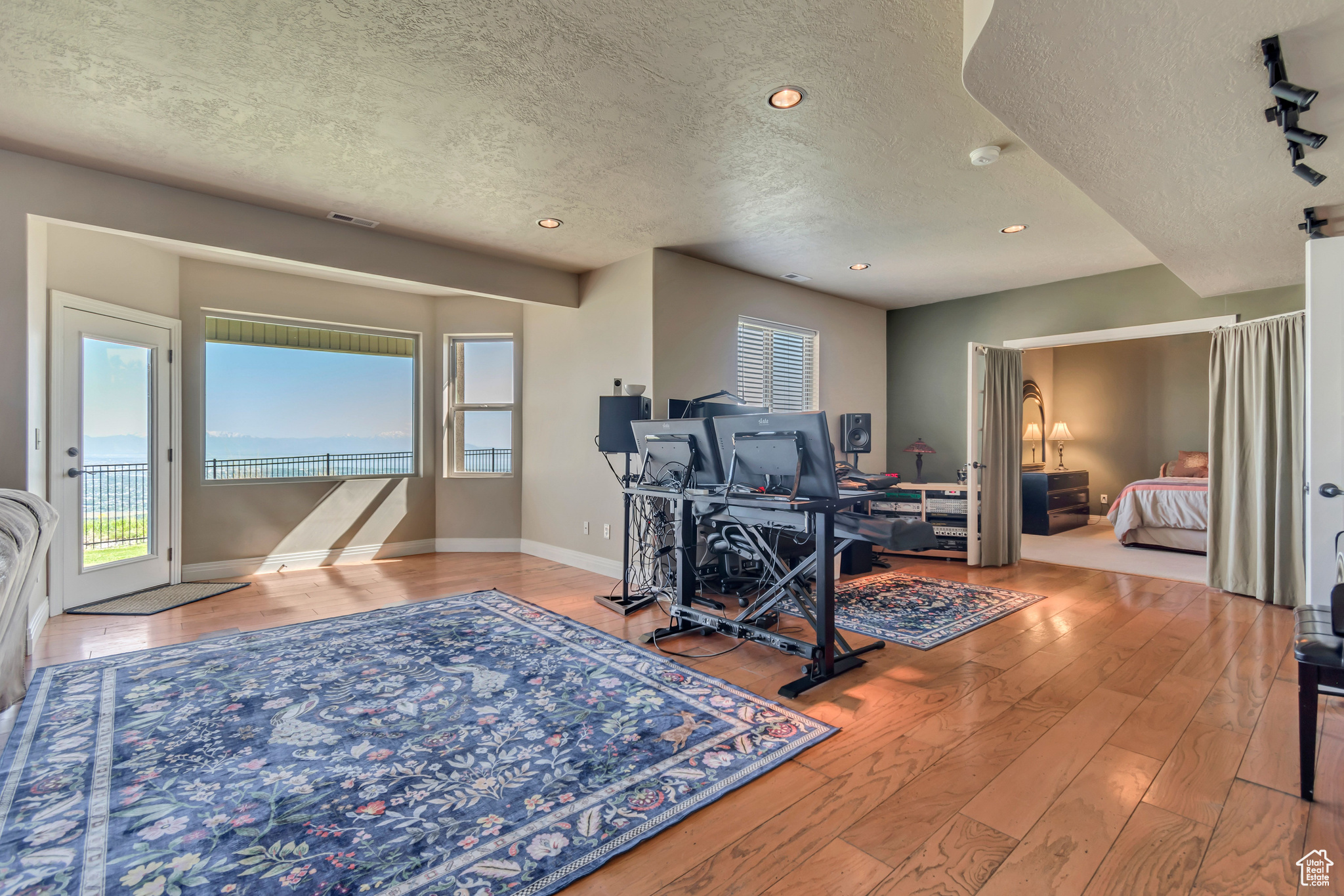 EAGLE CREST NO 1 AT SUNCREST - Residential