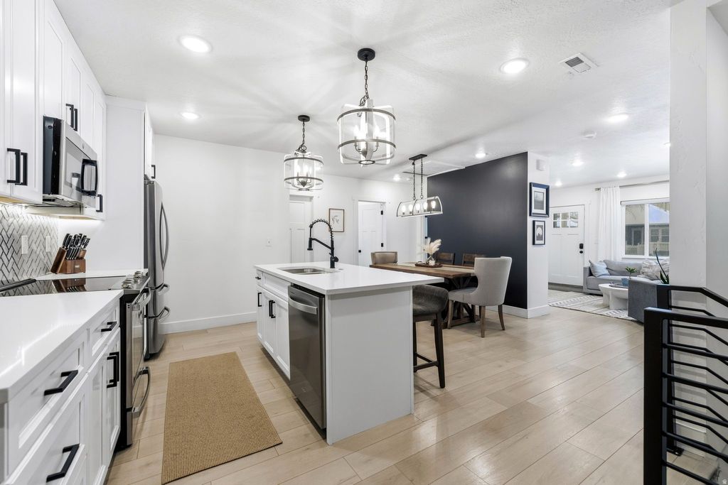 Photo of 2430 S 800 E, Salt Lake City, UT 84106 (MLS # 2138626)