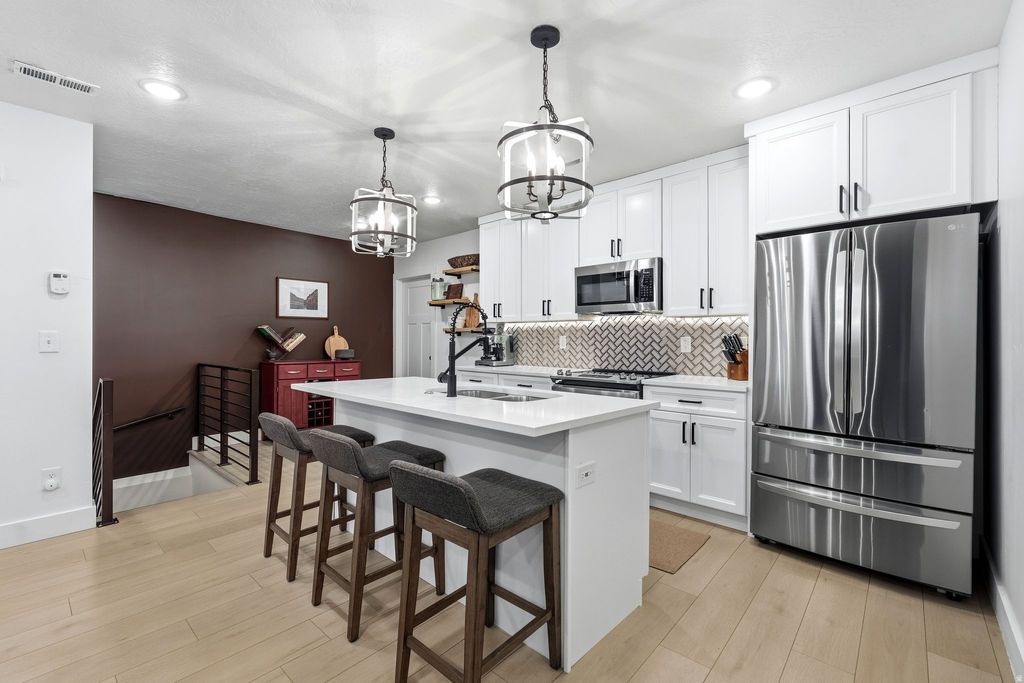 Photo of 2430 S 800 E, Salt Lake City, UT 84106 (MLS # 2138626)