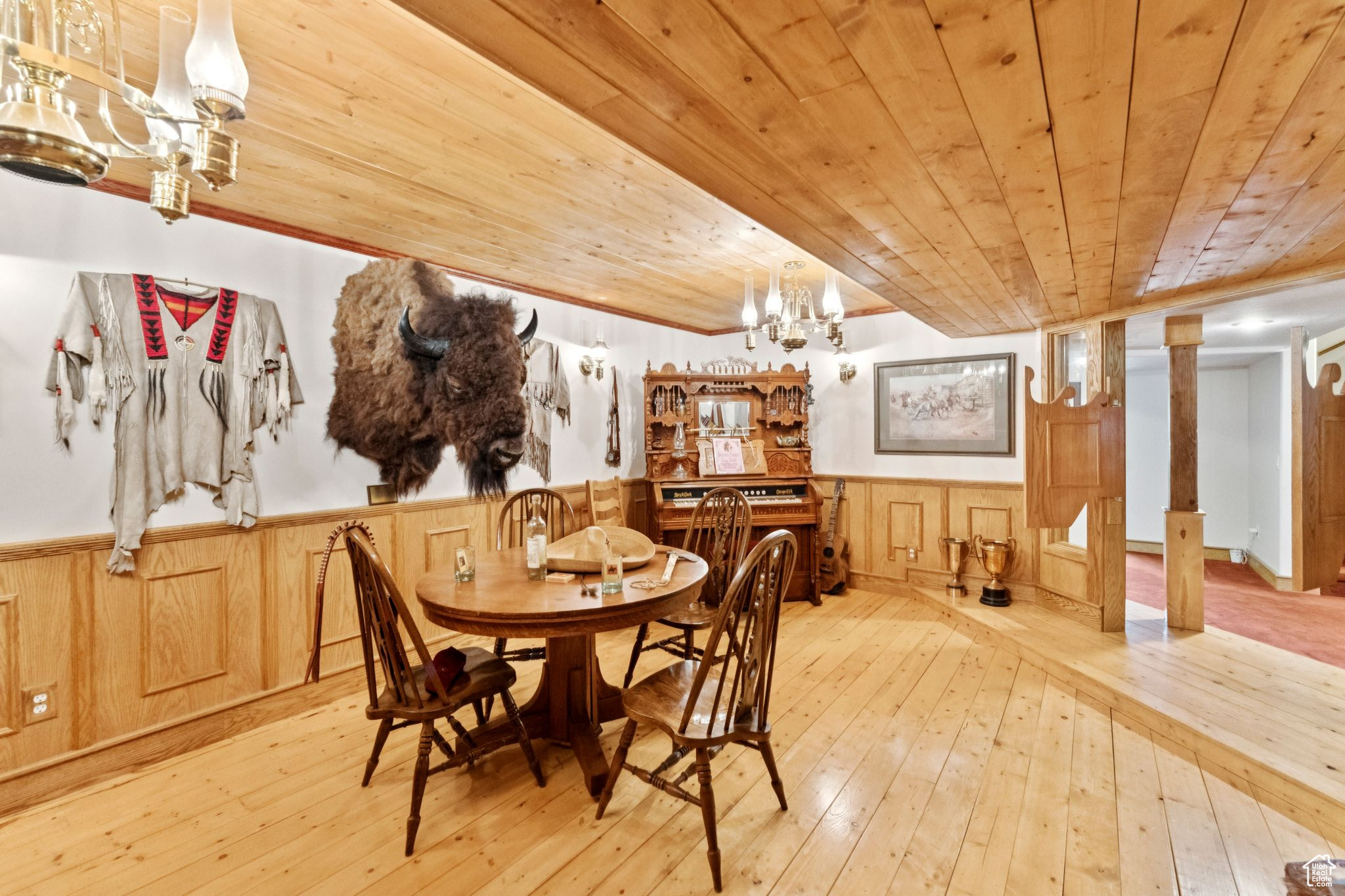 EQUESTRIAN ESTATES - Residential