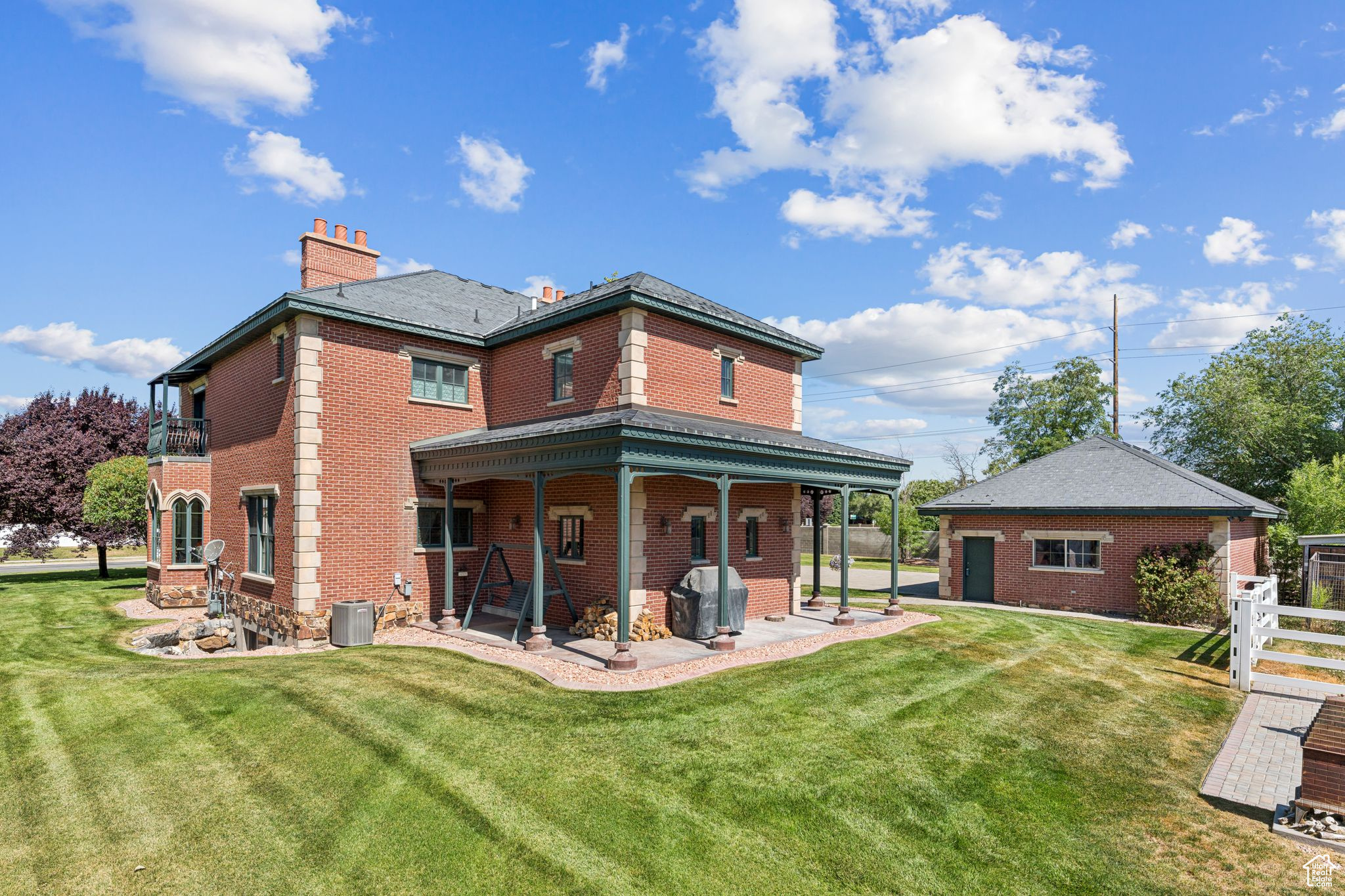 EQUESTRIAN ESTATES - Residential