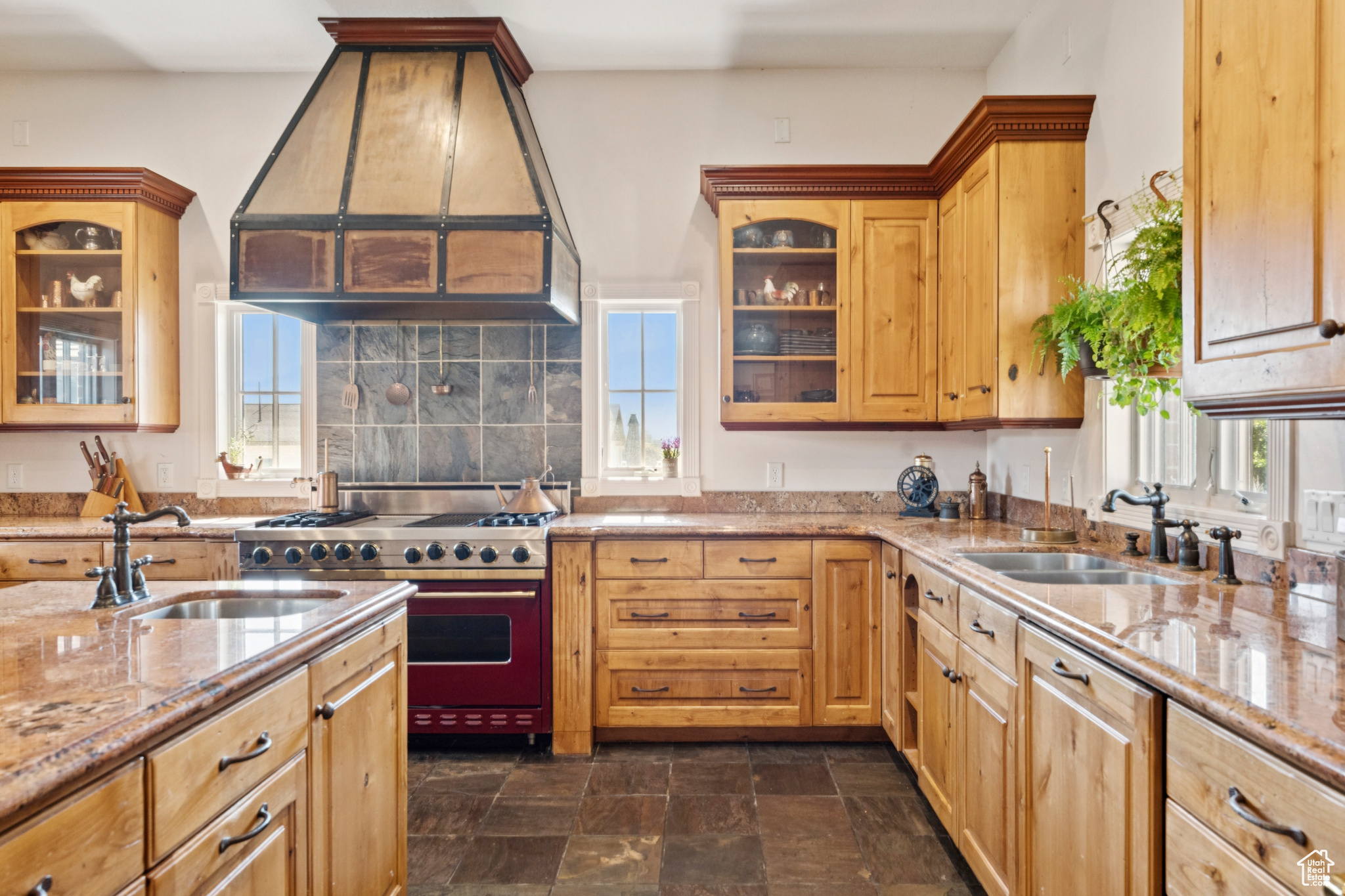 EQUESTRIAN ESTATES - Residential