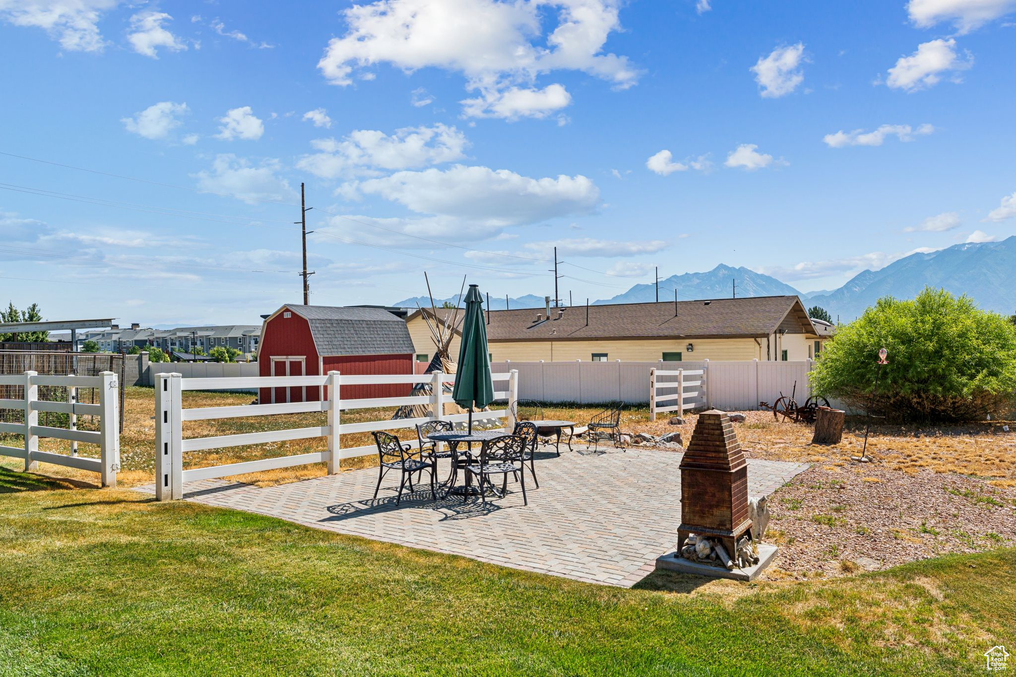 EQUESTRIAN ESTATES - Residential
