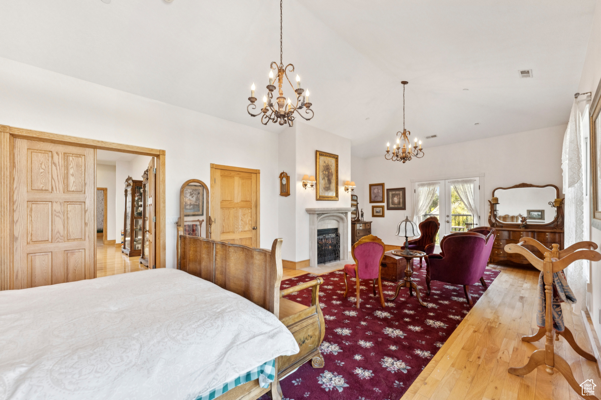 EQUESTRIAN ESTATES - Residential