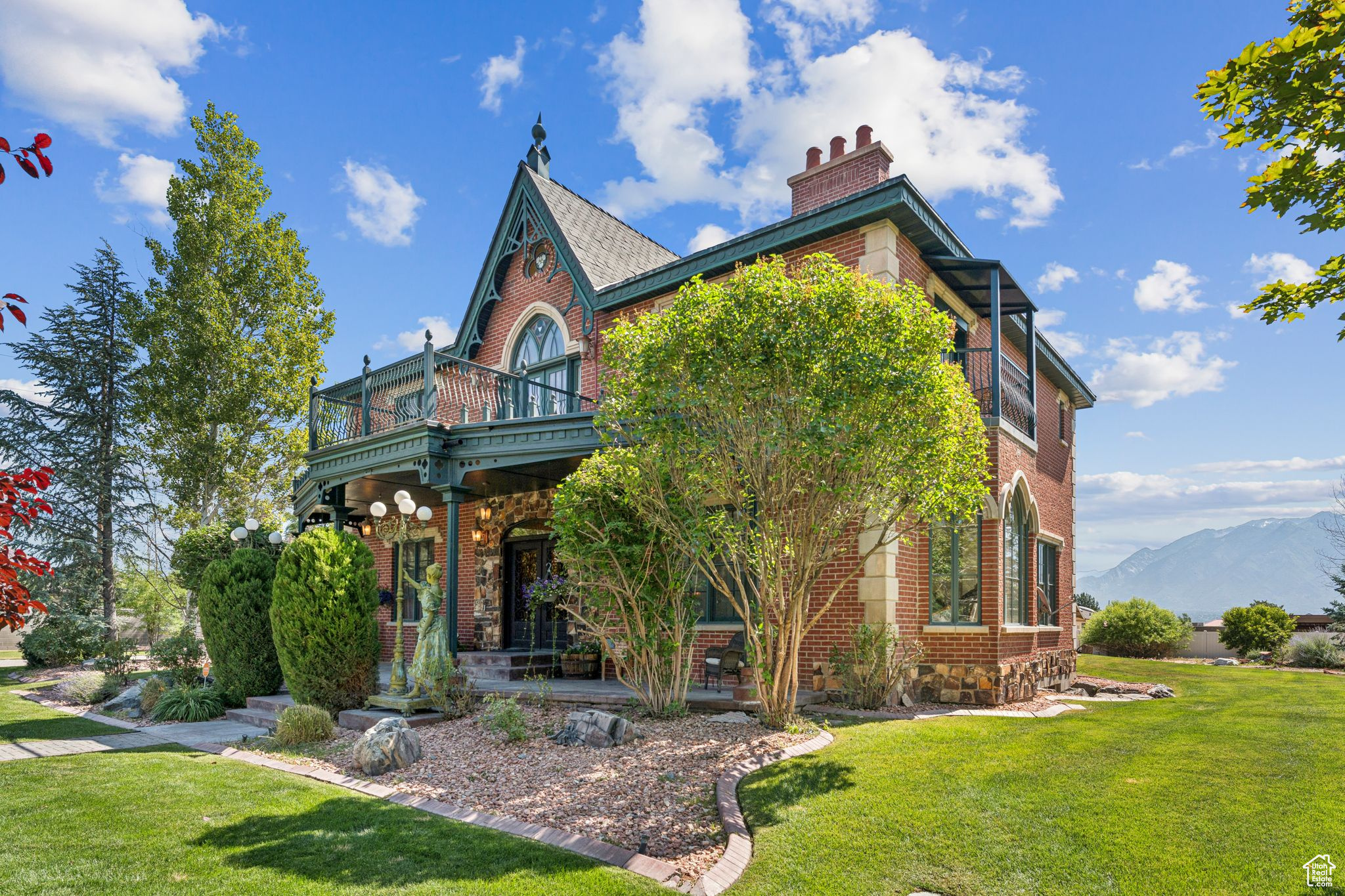 EQUESTRIAN ESTATES - Residential